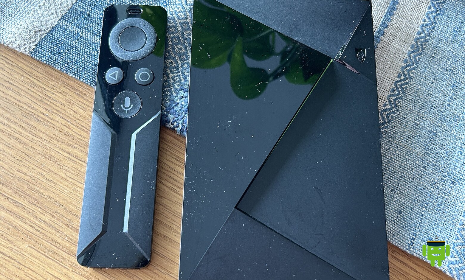 نفاذ جهاز Shield TV من نيفيديا: هل توقف إنتاجه فعلاً؟ 1 | بحرية درويد NVIDIA Shield TV — جهاز بث مع يد تحكم